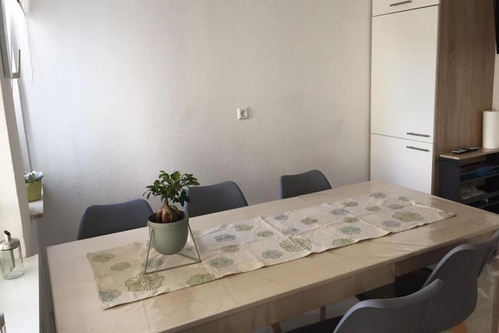 22B Grosse Wohnung Mit Balkon, Smarttv Und Wlan Korb Extérieur photo